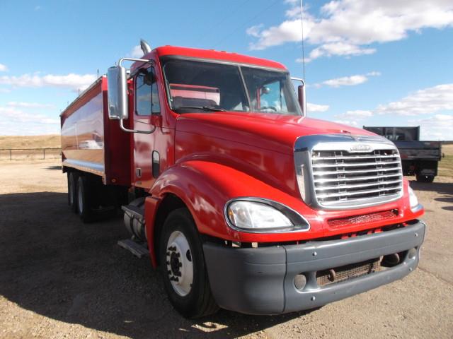Image #1 (2007 FREIGHTLINER COLUMBIA T/A GRAIN TRUCK)